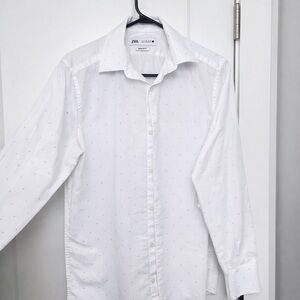 Zara Men's White Dress Shirt with Subtle Pattern size M